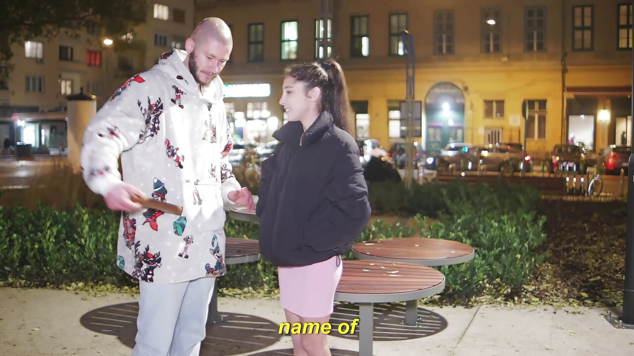 "Stříkej do mě!" - Petite Italiana Eva Generosi vyzvednuta na veřejnosti pro creampie do kundičky
