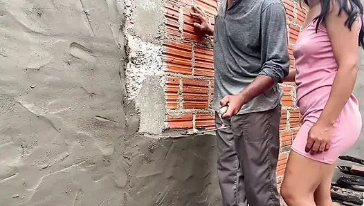 Predreiro fucking the ass of the owner of the serico and rolls up even with desire fills it with cum