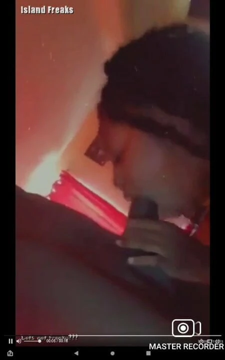La fille Bajan n'arrive pas à sucer la bite correctement