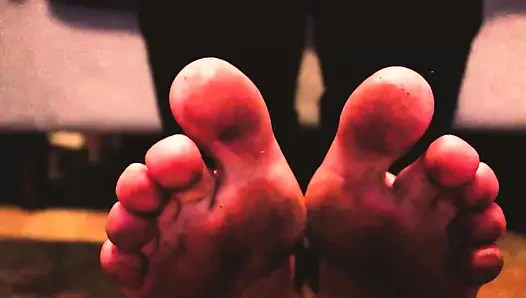 Застукали за дрочкой шлюх минета, теперь ты должен делать все, что я говорю, или иначе