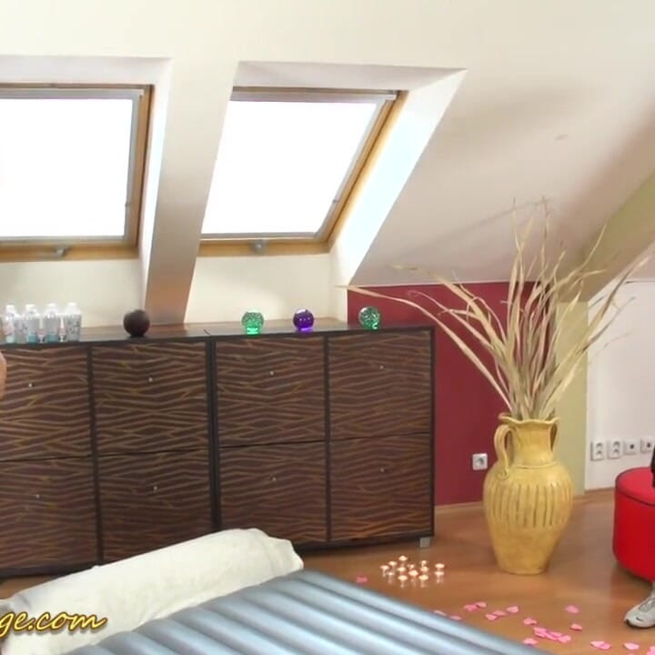 Lena Love dijemput untuk urutan yang tergelincir