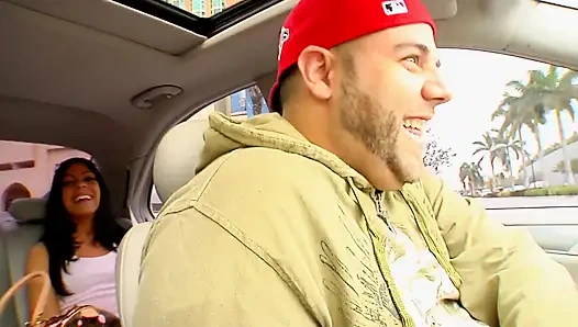 Nettes teen wird abgeschleppt und hart gefickt