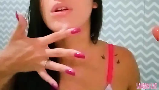 Sie fickt schön mit dildo beim spielzeug