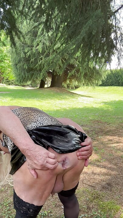 Prob takılı transeksüel açık havada mastürbasyon