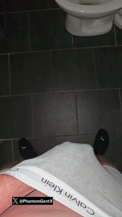 Dominant phantomgentx onanerer sin tykke pik med provokerende beskidt snak – følg på X: phantomgentx | Klip 1