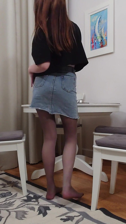 Young Babe Eva Pantyhose Teasing Pantyhose Legs