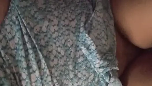 Sri-lankisches mädchen musterbation im badezimmer mit Dildo lust mit dicken möpsen und nasser muschi
