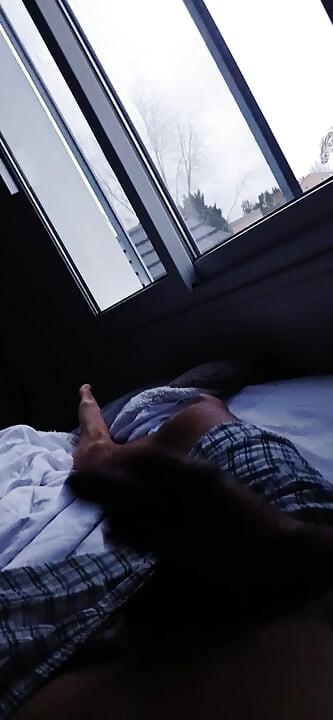 I wake up with a boner and horny and ended with a fap and cum