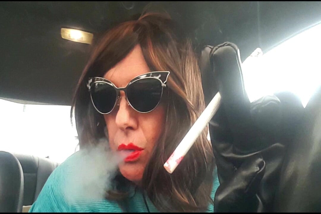 MATURE CD TS SMOKING MB100 MENTHOLS AND PLAYING WITH HER SMALL TITS