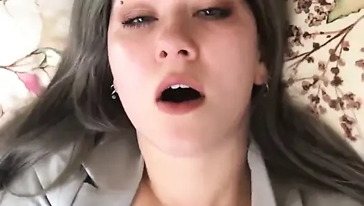 buru-buru sama pacar temanku sebelum dia crot