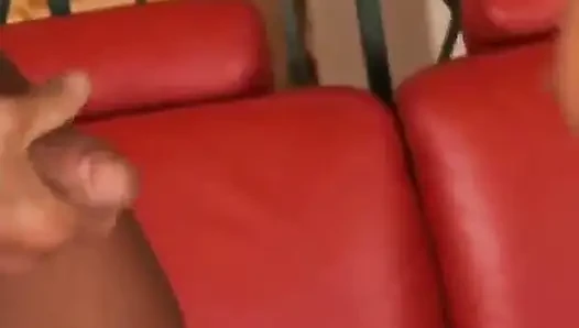 Sarışın hatun büyük yarak emmeyi ve sikişmeyi seviyor