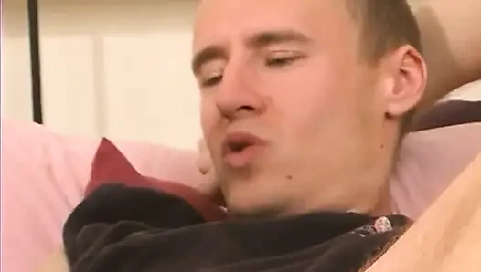 Sexy rasierte muschi, weißes mädchen mit schönen titten und einem dicken arsch nimmt einen harten schwanz