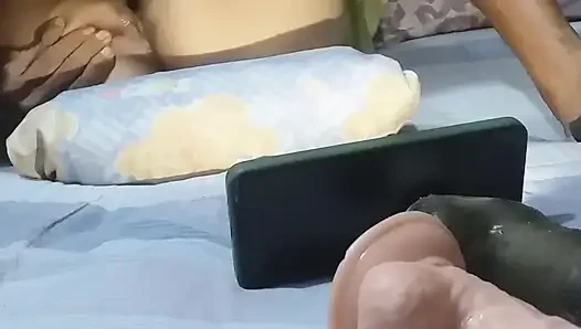 Aku menikmati memakan memeknya yang basah