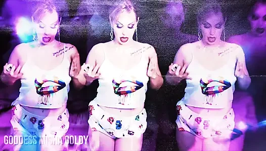 Глупый для меня и пососи свой первый настоящий хуй!