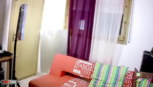 Die französische amateurin tania berry - halsfick blowjob & hartes ficken auf dem sofa