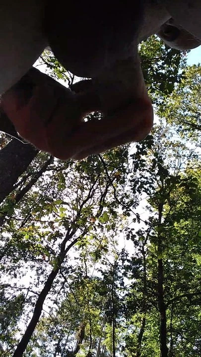 Outdoor im Wald (Wank in the Forest)