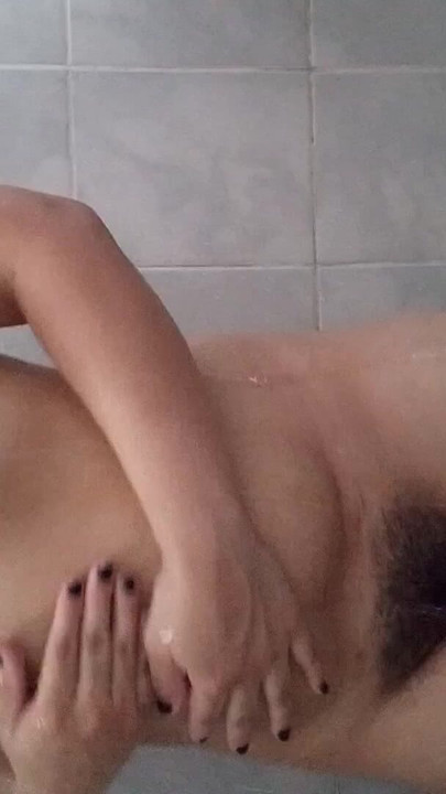 水中で...ゆっくりと秘密を解き明かす | クリップ 1