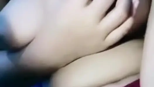 Индийская девушка показывает большие сиськи в видеосвязи с сексуальными сиськами