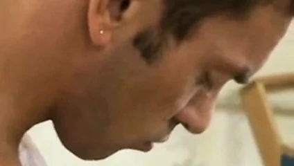 Cum yiyici kaslı arkadaşı tarafından eyersiz becerdin.