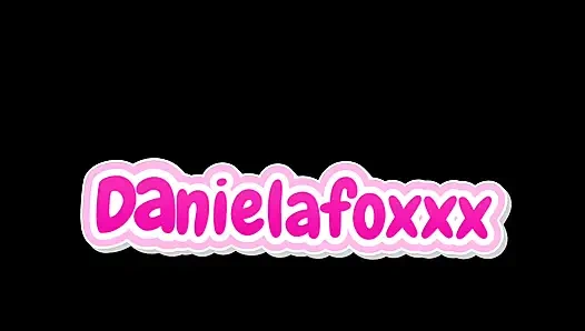 Она кладет сливки на ее задницу перед походом в спортзал