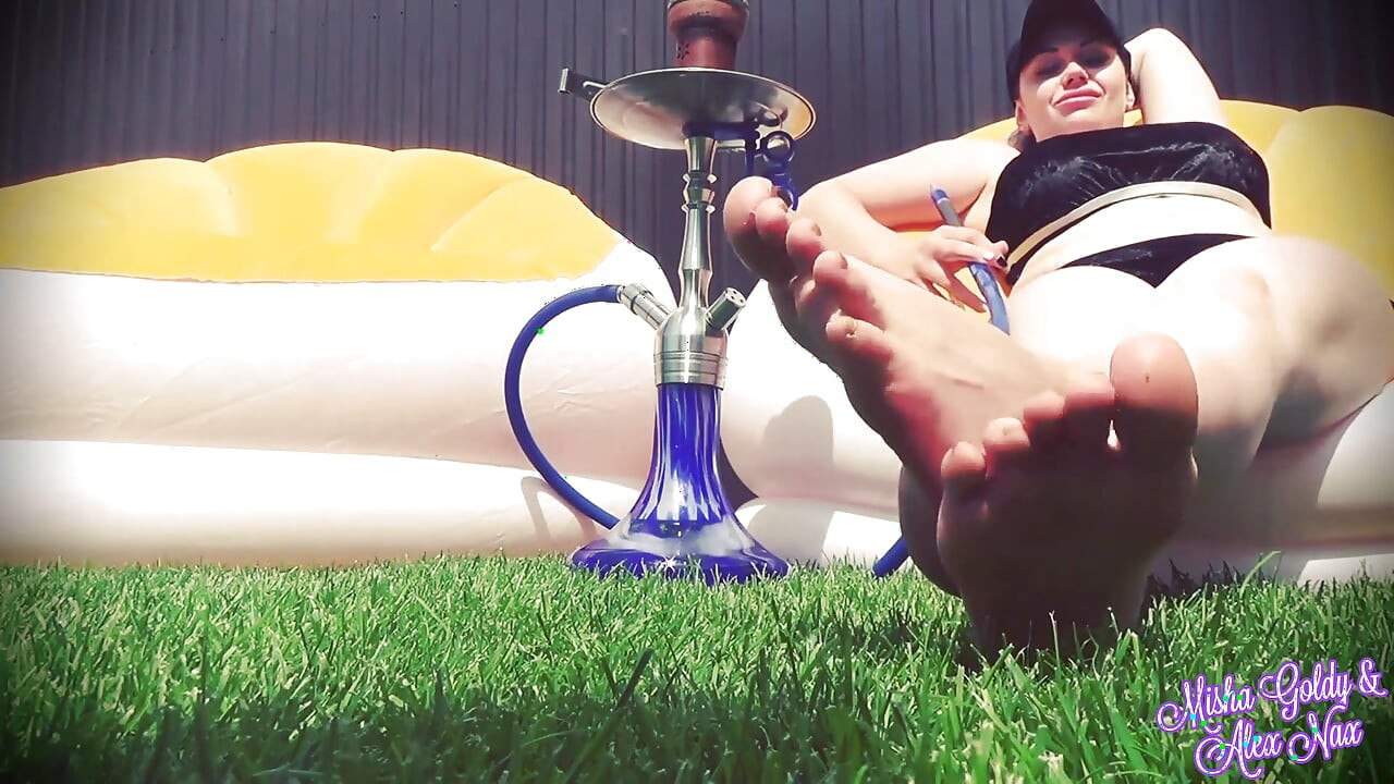 Red light, green light over sweat feet of alpha couple! Long edge play & total orgasm control
