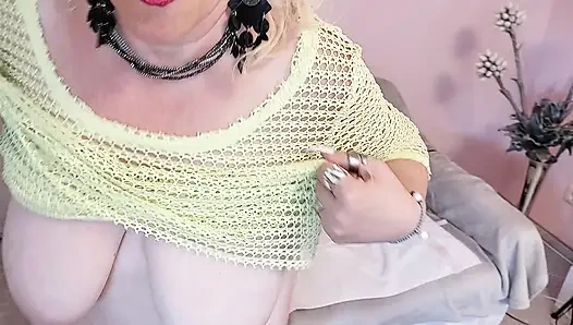 Vixky murni, saat memeknya gatal, kamu ngocok kontolmu tanpa batasan