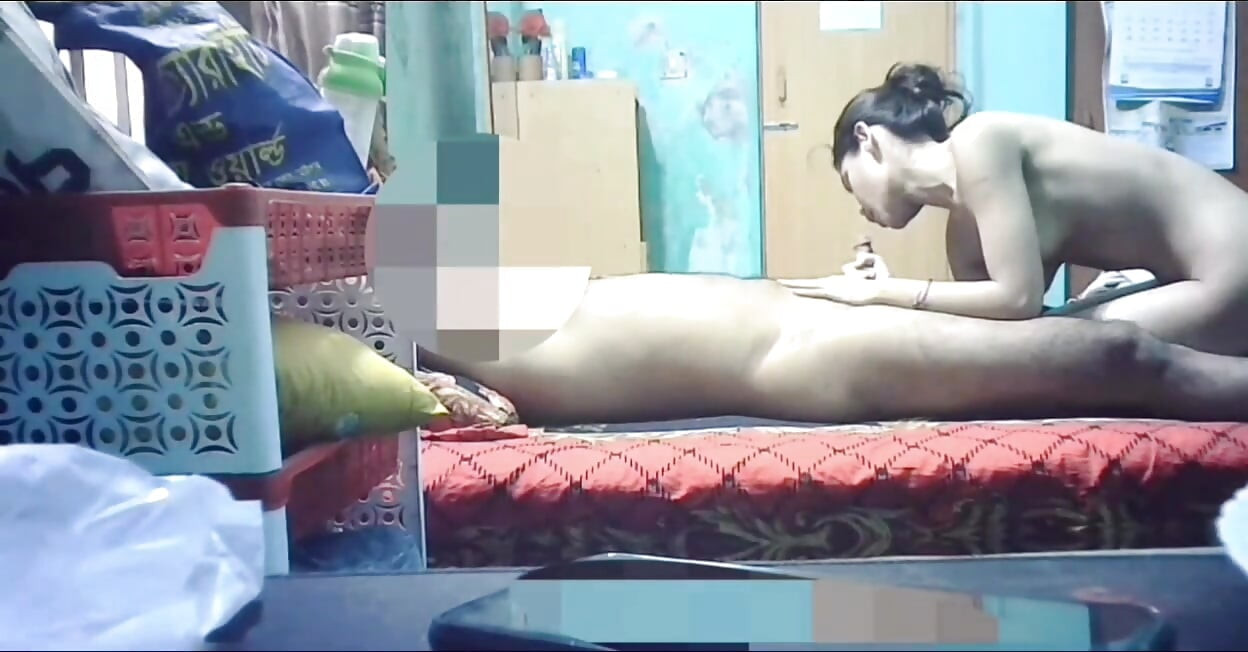 18 Year old  Horny Girlfriend Giving Blowjob Desi Indian ( PART-1)