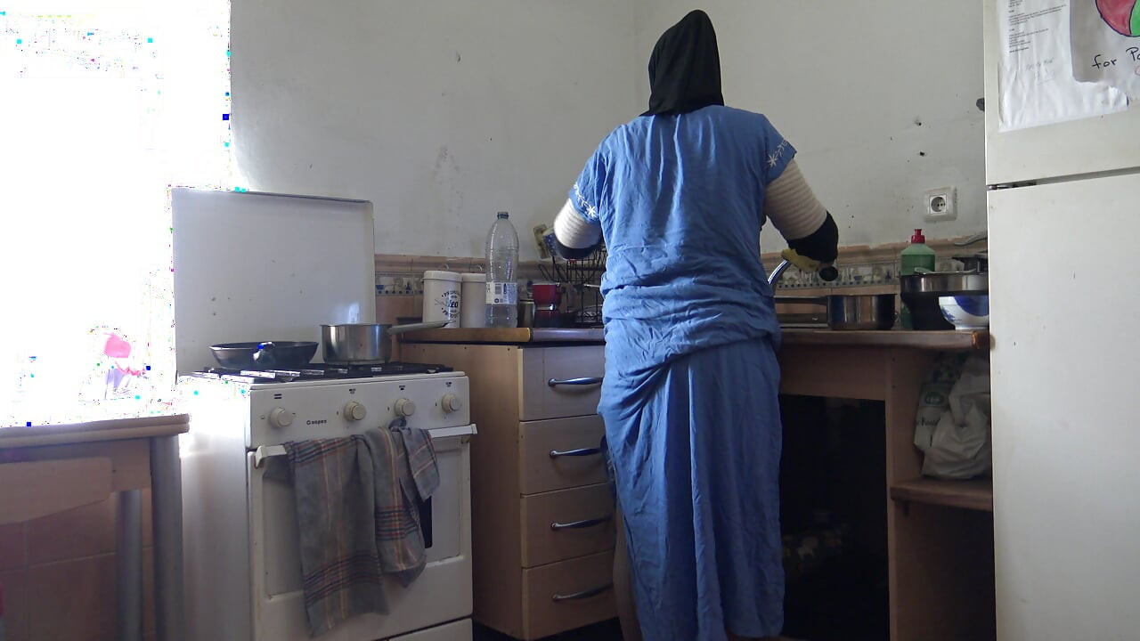 HOMEMADE HARD FUCKING ARAB WIFE IN KITCHEN