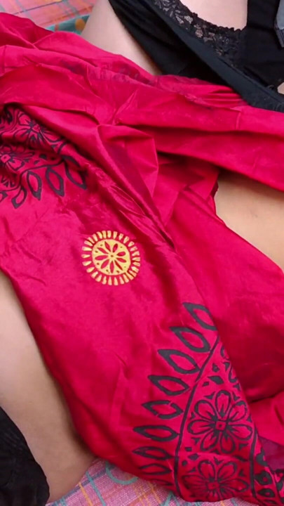 Sexy Bengali woman wearing saree calls her boyfriend saying come quickly, no one is at my house. | Clip 2