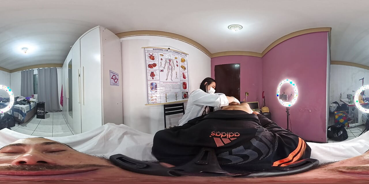 持続勃起症の患者に付き添う看護師