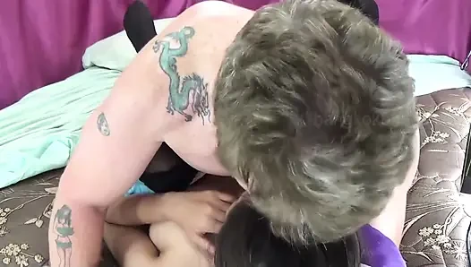 Exklusive indonesische amateurin beverly, massive titten nimmt großen schwanz in multi positionen, unbeschnitten film, Multi-cam-positionen