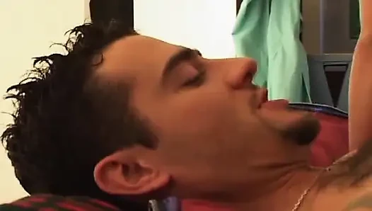 Hastalara anal seks yapmasına izin veren bir Fransız hemşire