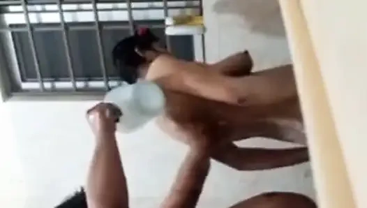 Paki paar badet und fickt