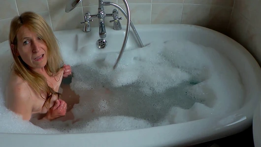 A  Simple Soak in the Bath for Beenie B with a little tease along the way