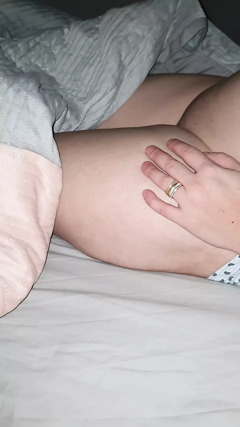 Step mom naked without panties in bed with step son
