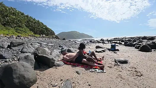 Tides ve birbirlerinin arasında kayboldu - azgın zenci orta yaşlı seksi kadın sevgilisine biniyor