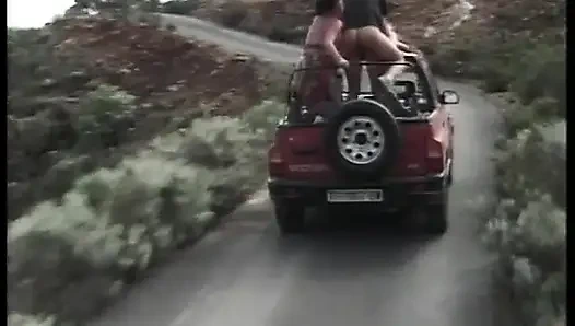 Bazı sürücülere yarağı dava eden olgun sürtükler için yolda seks