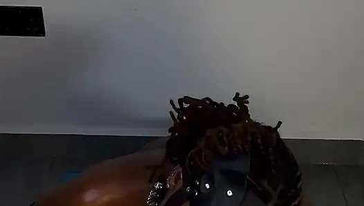 Женщина-кошка уничтожает ее мокрую грязную глотку только для Yoy