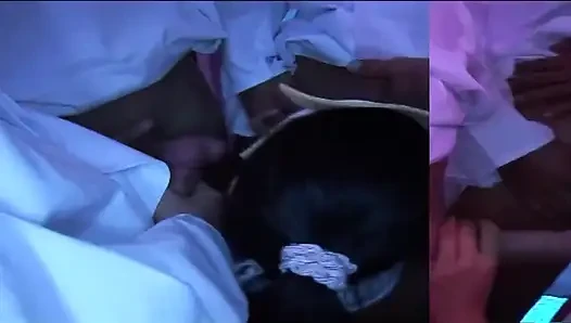 Memek becek cewek sange rambut cokelat ini dientot habis-habisan sampai lubangnya menganga lebar