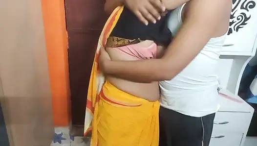 Indian Cute Bhabhi Having Romance