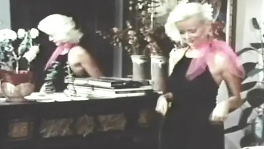 Tante seksi perancis dientot habis-habisan sampai dicrot sperma hangat