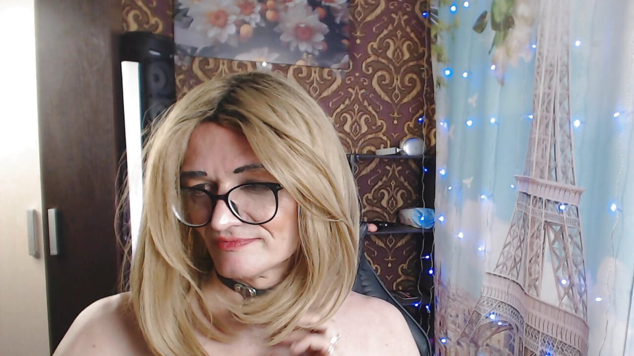 Record of a Private Display. Iris Was Bought in Privat. Dancing and Undresses. Fully Exposed