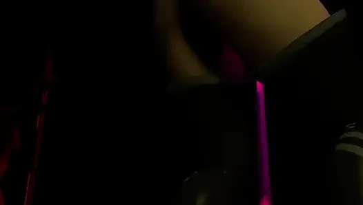 Rothaariges, heißes sukkubus-dämonenmädchen stangentanzen - 3D-porno