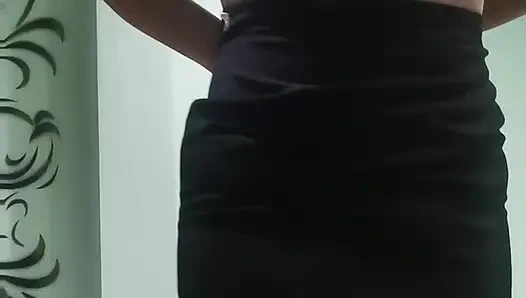 Üvey kız kardeş dayanamayana kadar üvey erkek kardeşini azdırıyor.