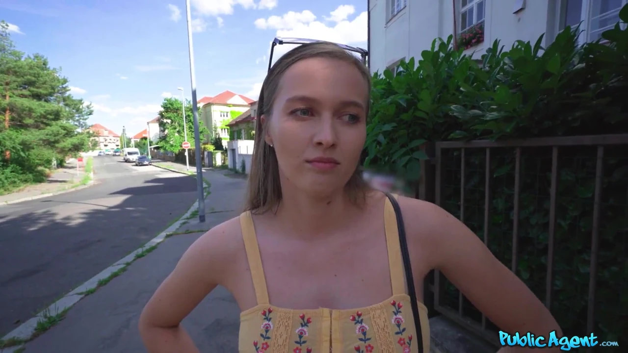 Kamu görevlisi - Stacy Cruz para için mükemmel göğüslerini teşhir ediyor ve büyük yarağa biniyor