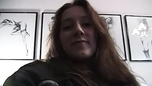 Vollbusige MILf erfreut ihre schmutzige fotze