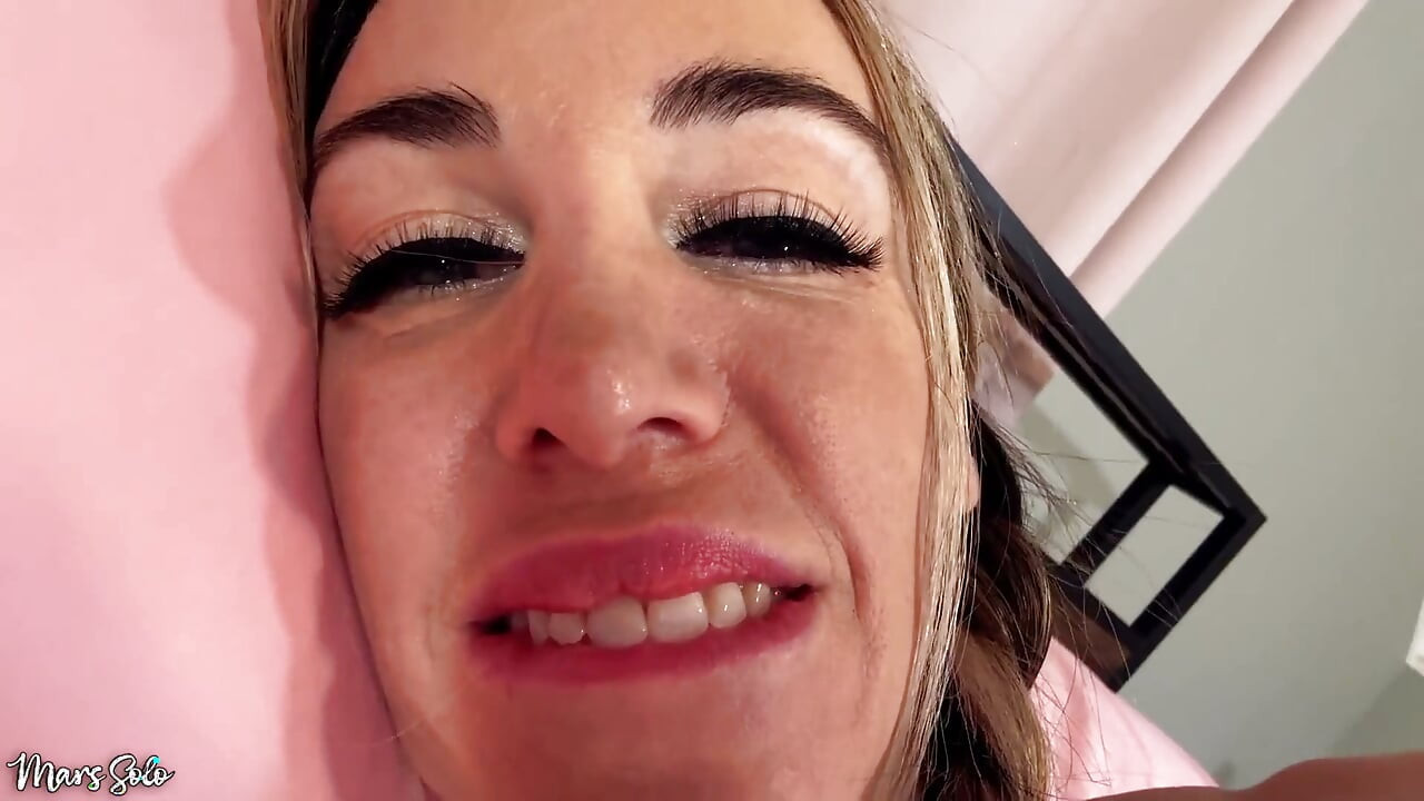 POV Sex Fight with Impregnation Fantasy &pov kissing - Wrestle Me for My Bikini que se transforma em sexo e uma gozada interna acidental