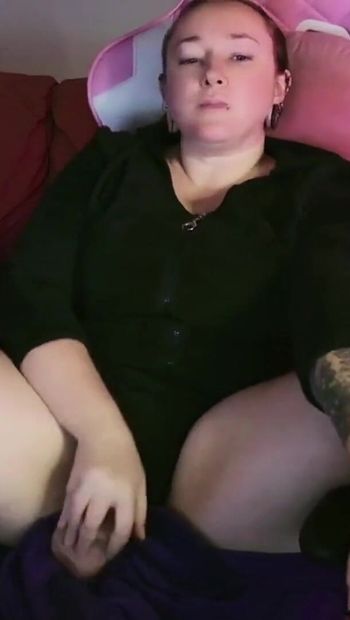 Streamer Girl rucha swoją cipkę dildem