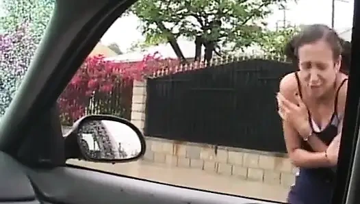 Крошку-брюнетку пальцами во время встречи в бурном любительском видео