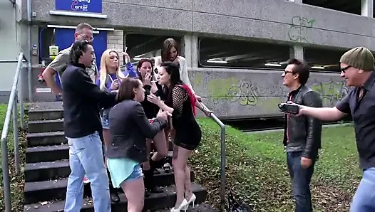 Açık havada mega sert grup seks
